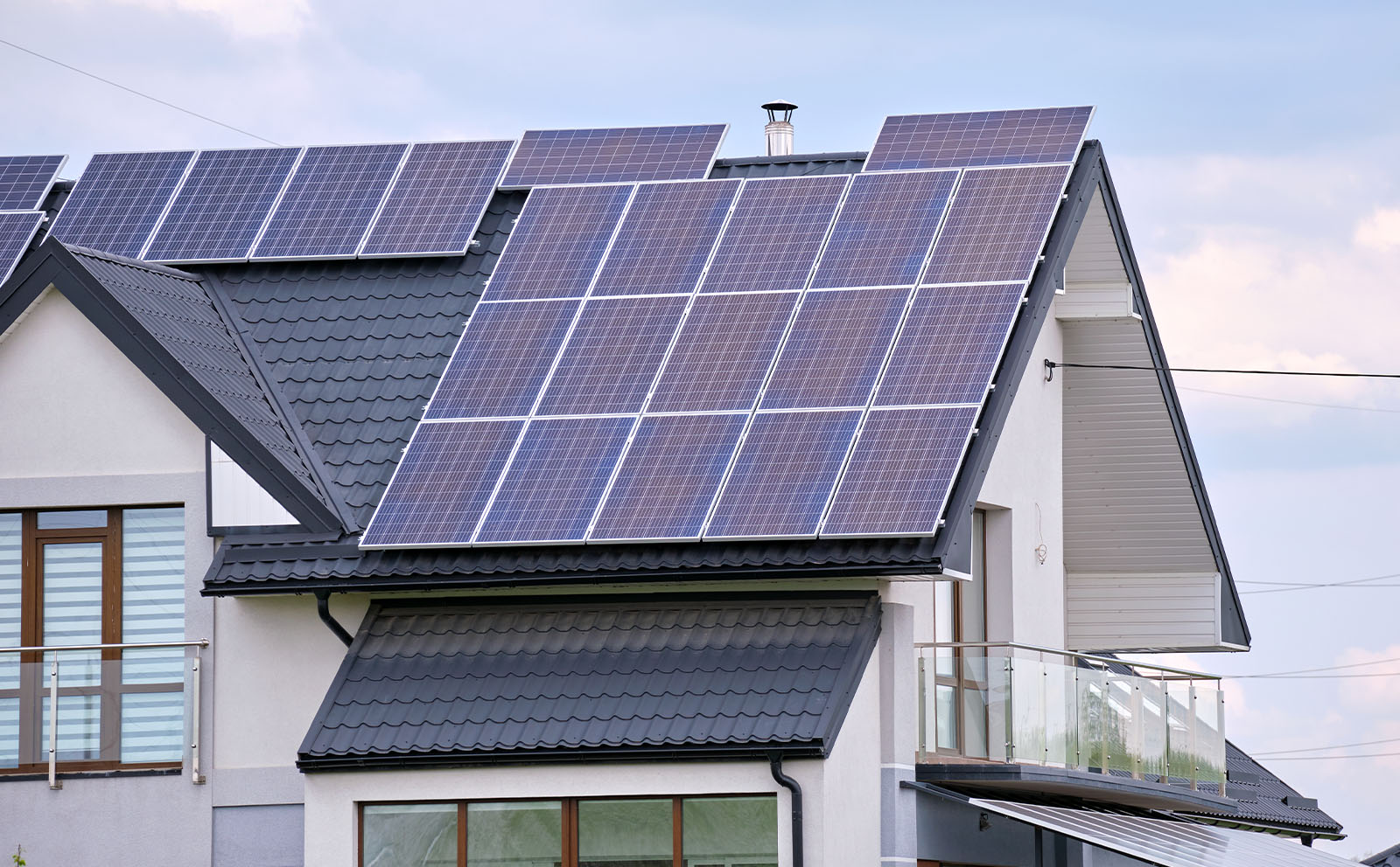 Einfamilienhaus mit Aufdach-PV-Anlage
